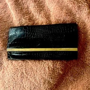 5/$20** Black Snakeskin Textured Clutch